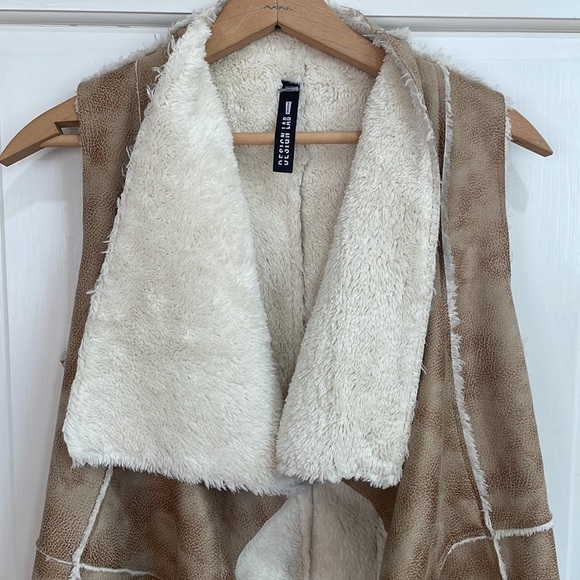 Design Labs || Lord & Taylor Faux Suede & Faux Sherpa Lining Vest; Size XS - Picture 8 of 15